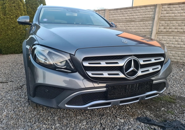 Mercedes-Benz Klasa E cena 138000 przebieg: 150000, rok produkcji 2018 z Pabianice małe 781